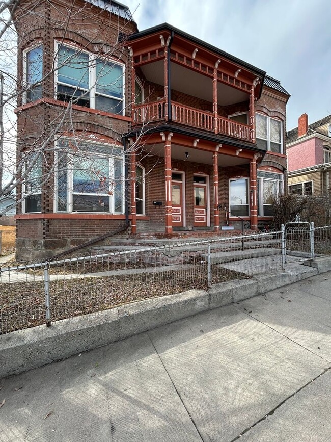 property at 307 S Idaho St