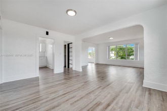 1736 SW 9th St in Miami, FL - Building Photo - Building Photo