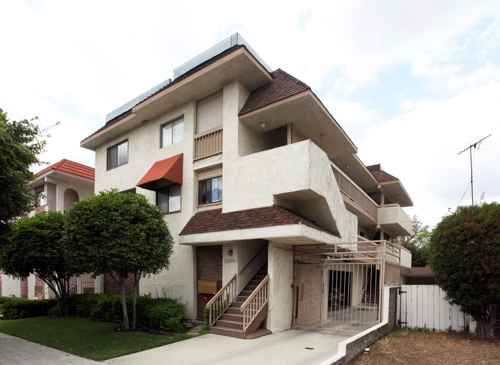 1209 Virginia Ave in Glendale, CA - Building Photo