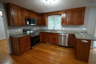 4 Seneca Ln in Wilmington, MA - Building Photo - Building Photo