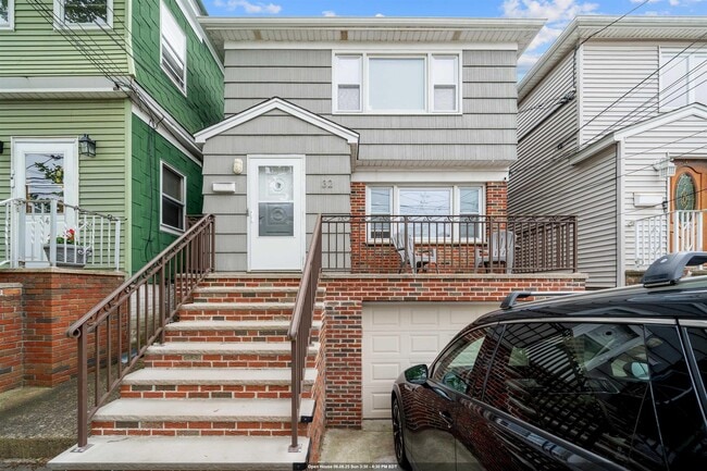 property at 32 E 36th St
