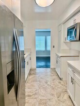 17440 Burbank Blvd in Los Angeles, CA - Building Photo - Building Photo