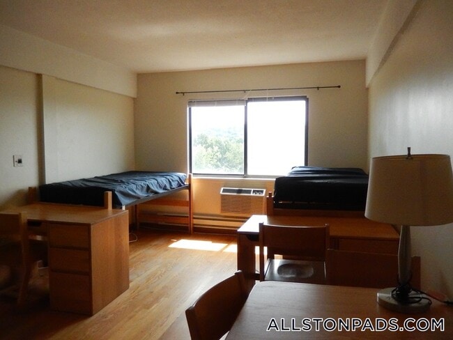 1110 Commonwealth Ave, Unit 611 in Boston, MA - Foto de edificio - Building Photo