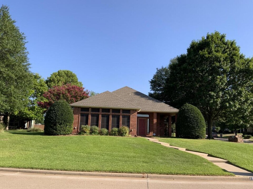 1912 Spinnaker Ln in Azle, TX - Building Photo