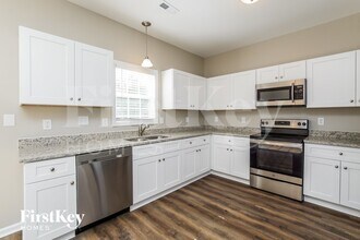 925 Troubadour Ln in Knightdale, NC - Foto de edificio - Building Photo