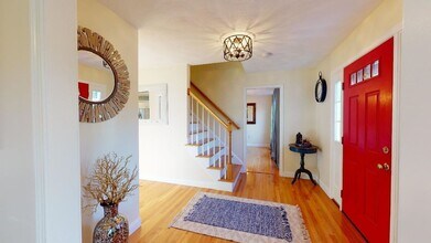 89 Nashua Rd in Pelham, NH - Foto de edificio - Building Photo