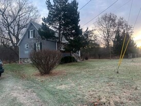 110 Tuthill Rd in Blooming Grove, NY - Building Photo