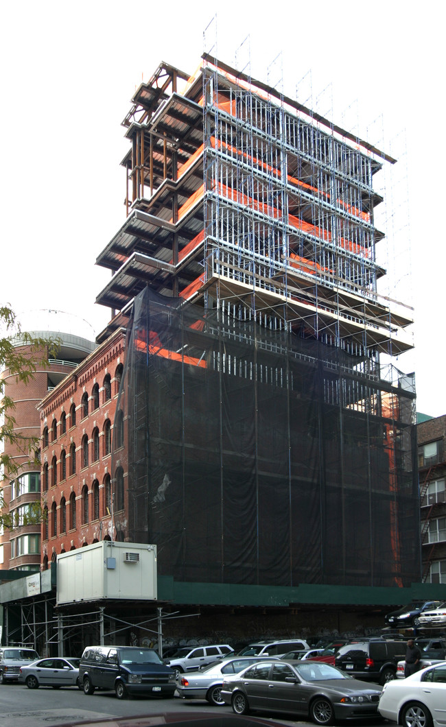 92-94 Warren St in New York, NY - Building Photo - Building Photo