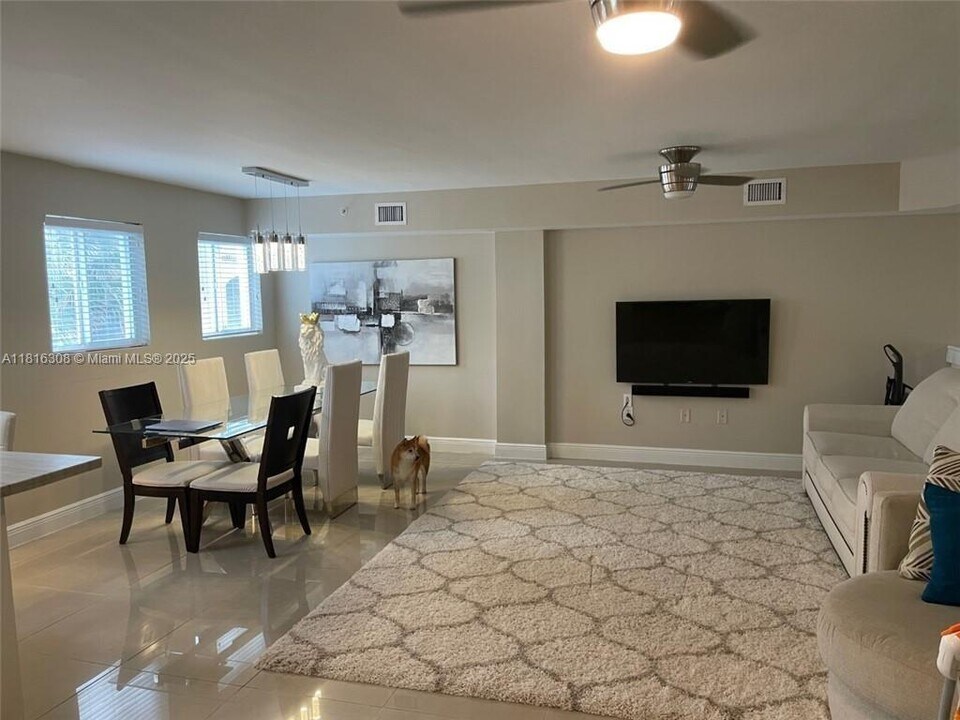 1664 Hayes St in Hollywood, FL - Building Photo