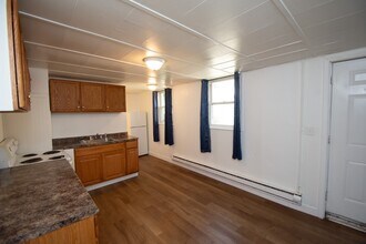 421 W Main St in Williamsburg, OH - Building Photo - Building Photo