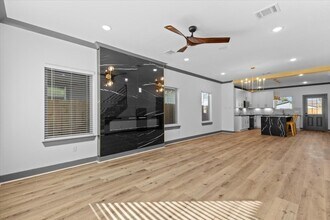 7949 Attwater St, Unit B in Houston, TX - Building Photo - Building Photo