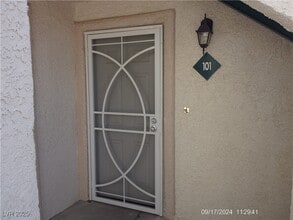 7904 Fossil Creek Ln in Las Vegas, NV - Building Photo - Building Photo