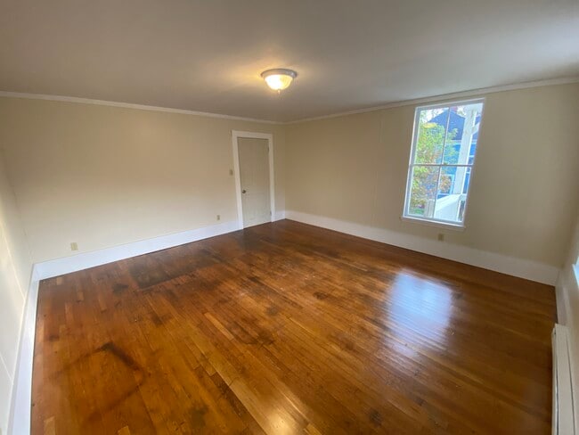 187 Main St, Unit Apt B1 in West Paris, ME - Building Photo - Building Photo