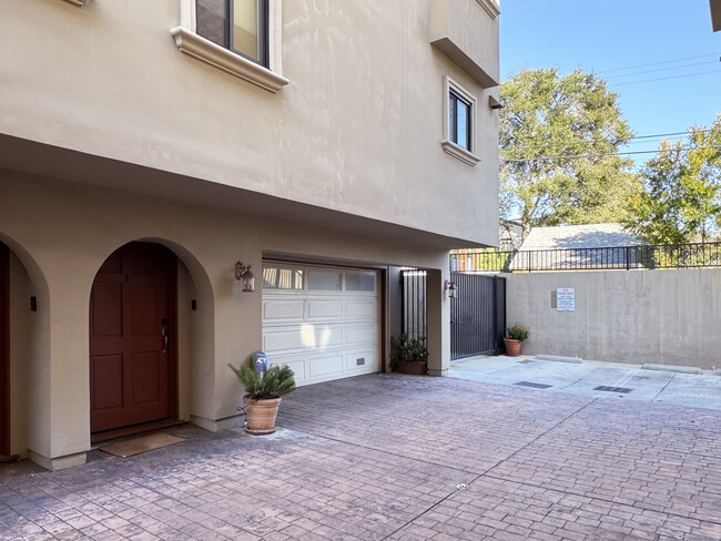 4312 Tujunga Ave in Studio City, CA - Foto de edificio - Building Photo