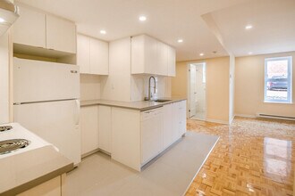2235 Prud'homme Av in Montréal, QC - Building Photo - Building Photo