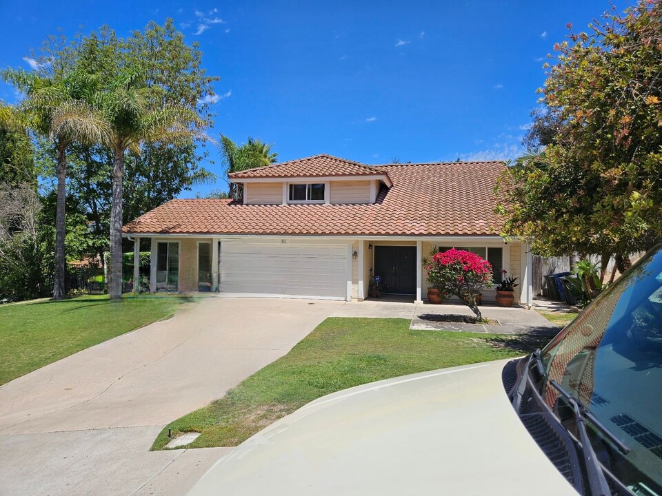 461 Ridgeview Ct in Bonita, CA - Foto de edificio