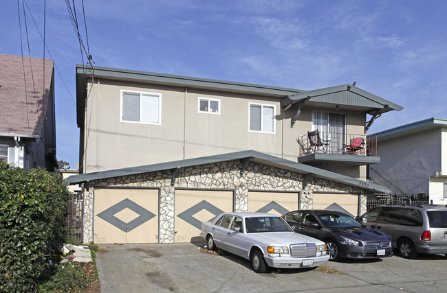 3633 Patterson Ave in Oakland, CA - Building Photo - Building Photo