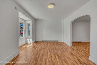 1807 Green Ridge St in Dunmore, PA - Building Photo - Building Photo