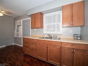 1782 Beechwood St NE in Warren, OH - Building Photo - Building Photo