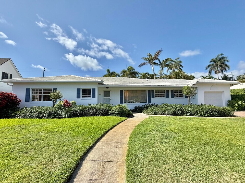 206 Russlyn Dr in West Palm Beach, FL - Foto de edificio