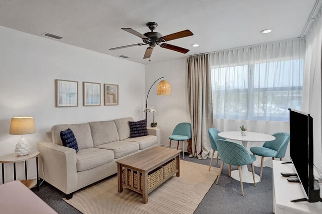 810 S Surf Rd in Hollywood, FL - Building Photo - Building Photo