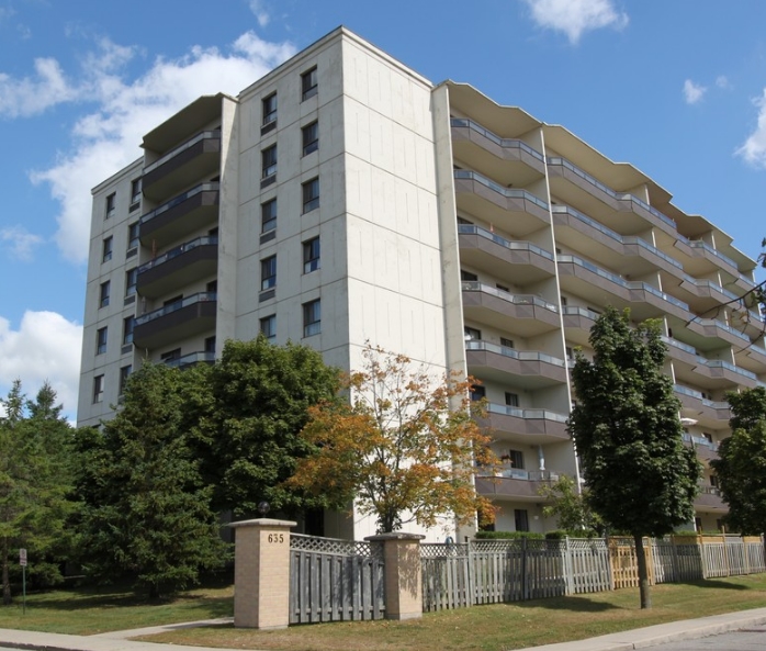 Canterbury Place II in Woodstock, ON - Building Photo