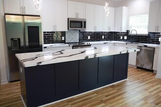 5126 Lyndhurst Dr in Houston, TX - Building Photo - Building Photo