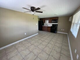 1205 W Pierce St, Unit 1205 in Lake Alfred, FL - Building Photo