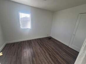 724 Owen Ave in Pasco, WA - Foto de edificio - Building Photo