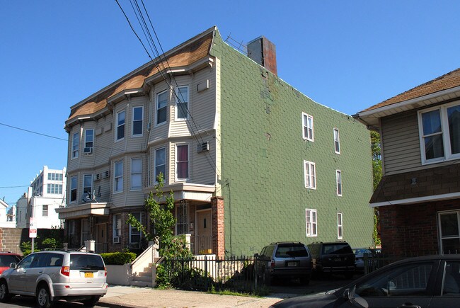 14-16 Berkeley Pl in Jersey City, NJ - Building Photo - Building Photo