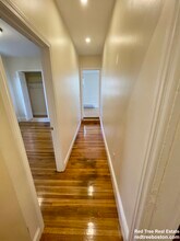 2572 Massachusetts Ave, Unit 2 in Cambridge, MA - Building Photo - Building Photo