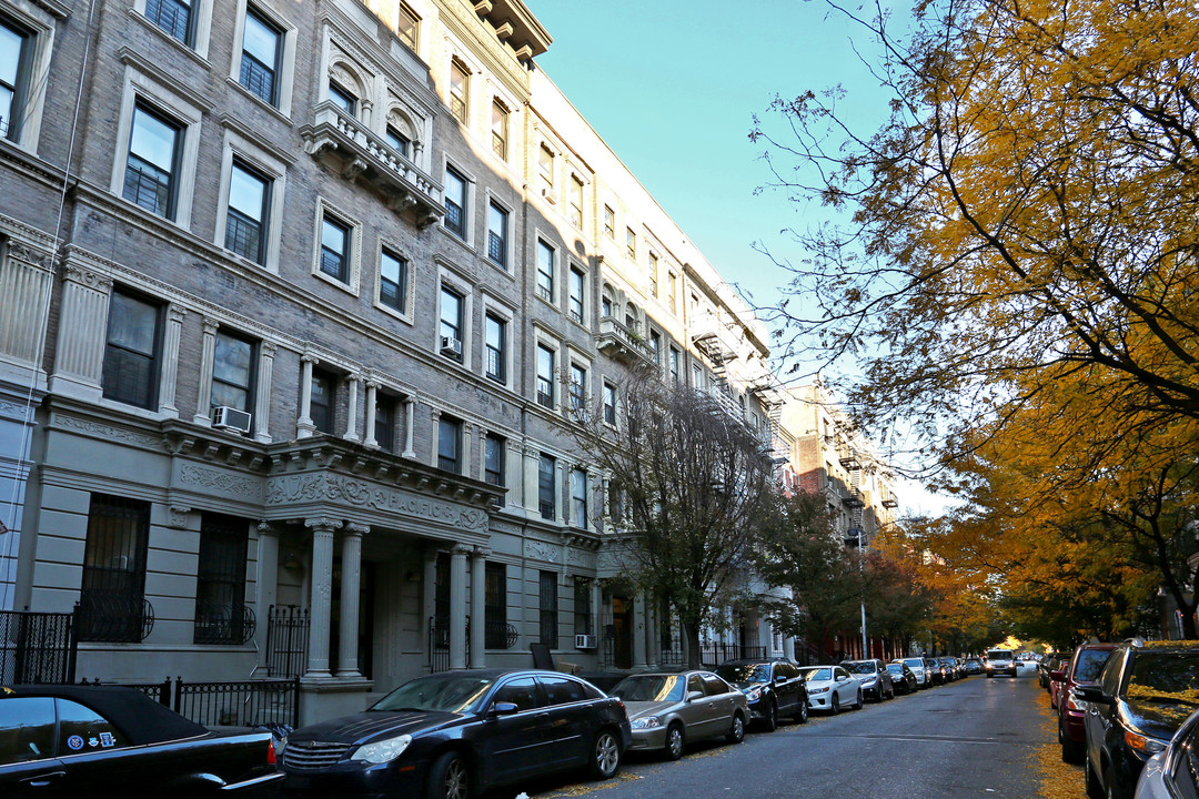 143 W 111th St in New York, NY - Foto de edificio