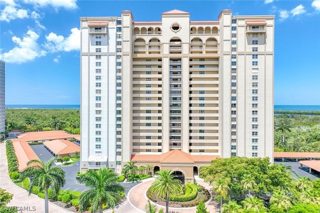 6585 Nicholas Blvd in Naples, FL - Building Photo - Building Photo