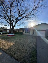 1206 S Ridgeway Dr in Cleburne, TX - Building Photo