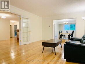 1759 Sherwood Forrest Cir in Mississauga, ON - Building Photo - Building Photo