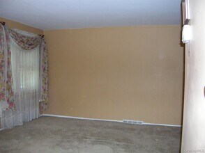 57-04 Cloverdale Blvd in Queens, NY - Building Photo - Building Photo