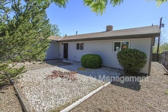 5206 Foothills Dr in Farmington, NM - Building Photo - Building Photo