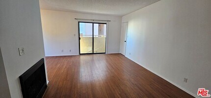 2349 S Bentley Ave in Los Angeles, CA - Building Photo - Building Photo