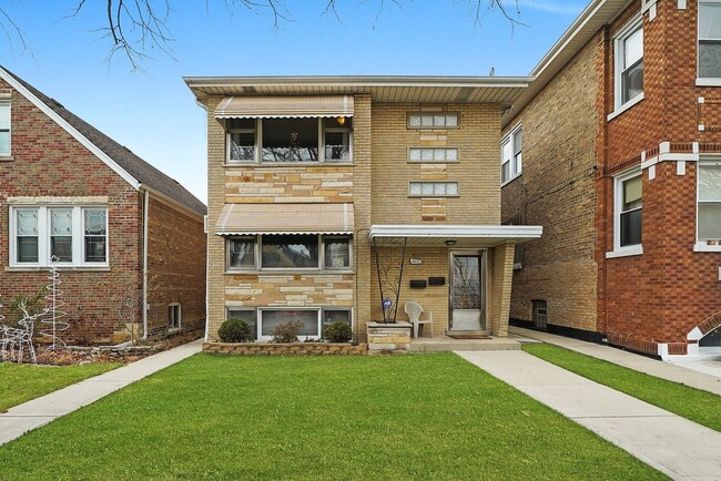 6022 S Komensky Ave, Unit Garden