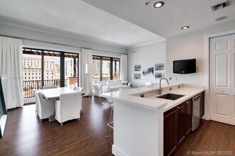 100 Andalusia Ave-Unit -PH-1 in Coral Gables, FL - Building Photo - Building Photo