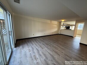 152 North Beacon St, Unit B2 in Boston, MA - Building Photo - Building Photo