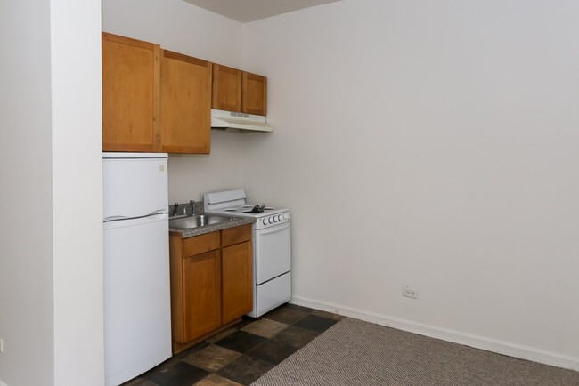 3957 W Irving Park Rd in Chicago, IL - Building Photo - Building Photo