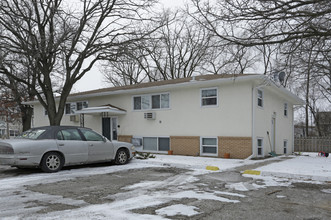 27-31 97th Ave NW in Coon Rapids, MN - Foto de edificio - Building Photo