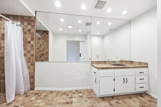 1724 Eagle Peak Ave in Simi Valley, CA - Building Photo - Building Photo