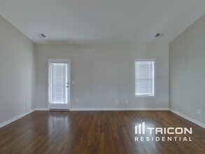814 Ellyson Dr in Spring Hill, TN - Foto de edificio - Building Photo