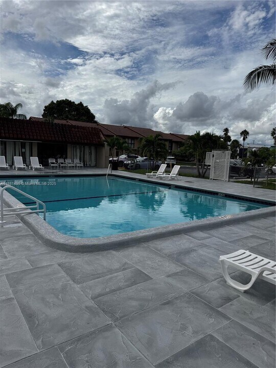 4866 Sheridan St in Hollywood, FL - Building Photo
