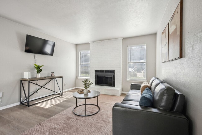 210 W Tarrant Rd
