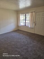 1505 E Beverly Dr, Unit 1505 Oakpark in Corsicana, TX - Building Photo