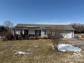 607 Jane Sowers Rd in Statesville, NC - Building Photo