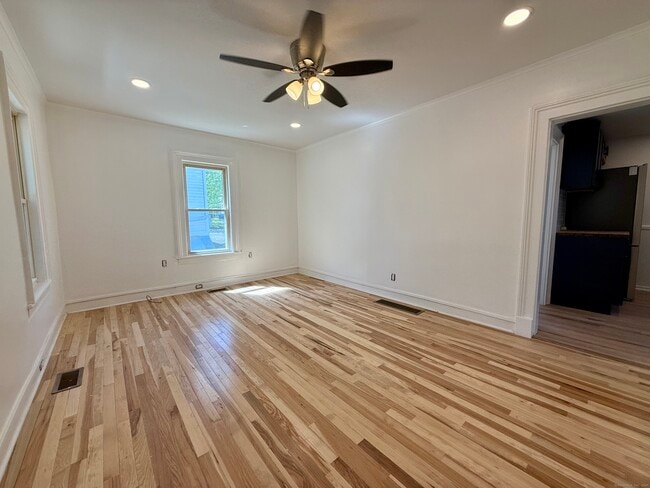 74 Riverside Ave in Torrington, CT - Building Photo - Building Photo